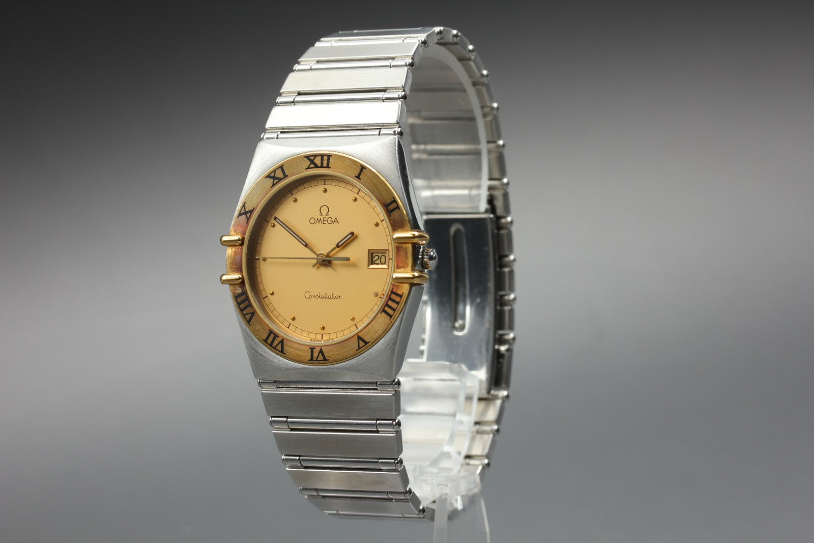 Near MINT OMEGA Constellation 32mm 396.1070 Quartz 18k Bezel Gold Men's Vintage