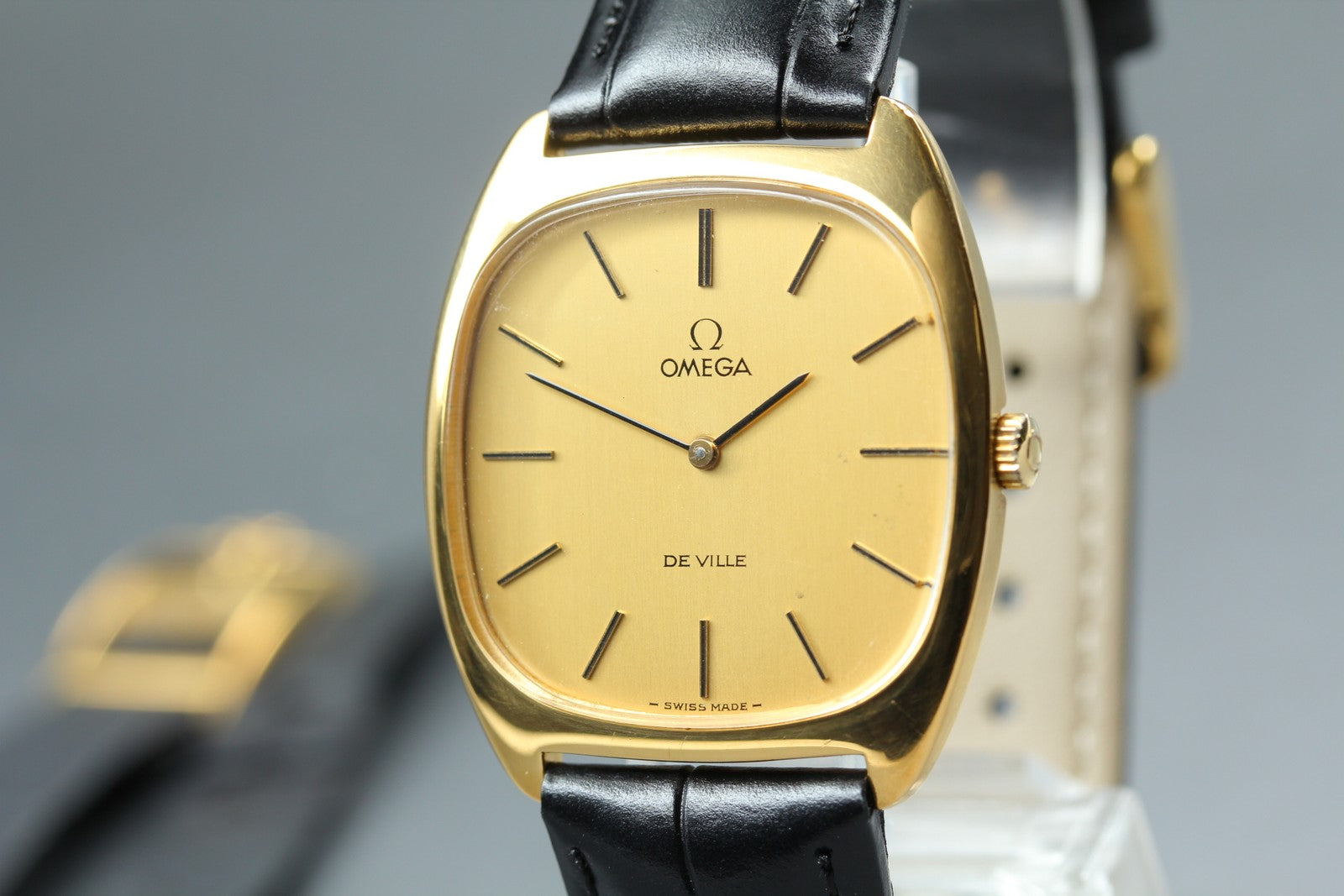1976 Near MINT OMEGA De Ville 32mm 111.0139 Manual Gold Dial Men's Watch Vintage