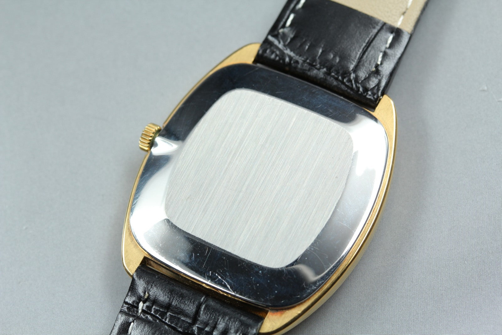 1976 Near MINT OMEGA De Ville 32mm 111.0139 Manual Gold Dial Men's Watch Vintage