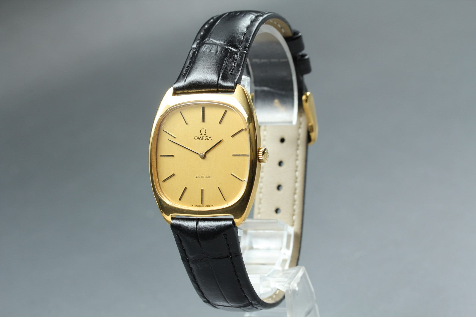 1976 Near MINT OMEGA De Ville 32mm 111.0139 Manual Gold Dial Men's Watch Vintage