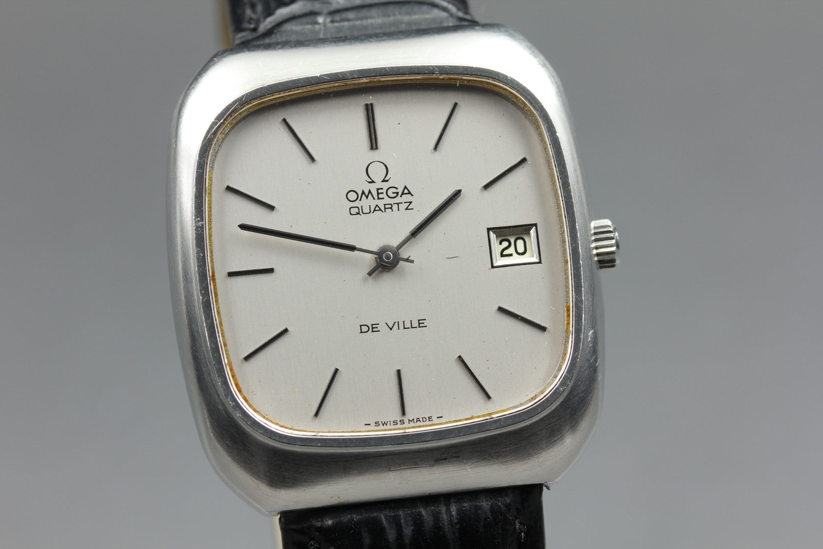 1973 Near MINT OMEGA De Ville 33mm 192.0030 Quartz Silver Dial Men's Vintage
