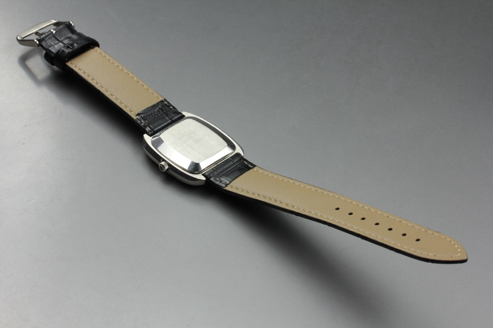 1973 Near MINT OMEGA De Ville 33mm 192.0030 Quartz Silver Dial Men's Vintage