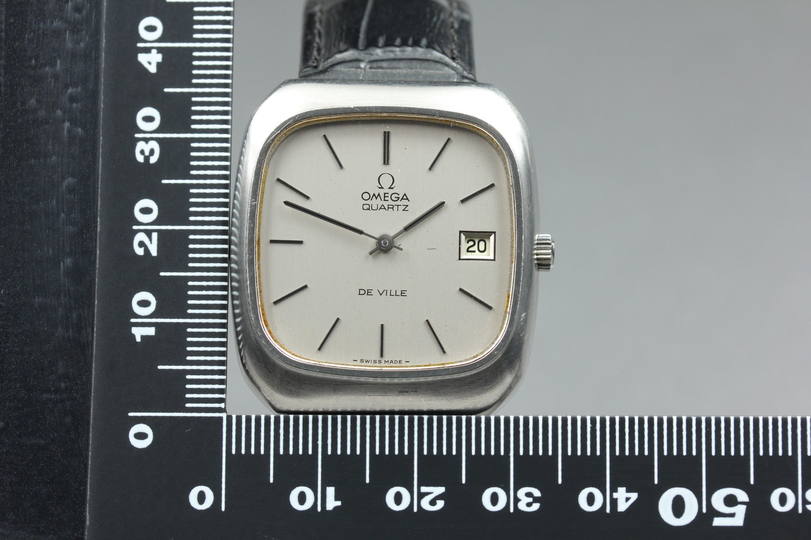 1973 Near MINT OMEGA De Ville 33mm 192.0030 Quartz Silver Dial Men's Vintage