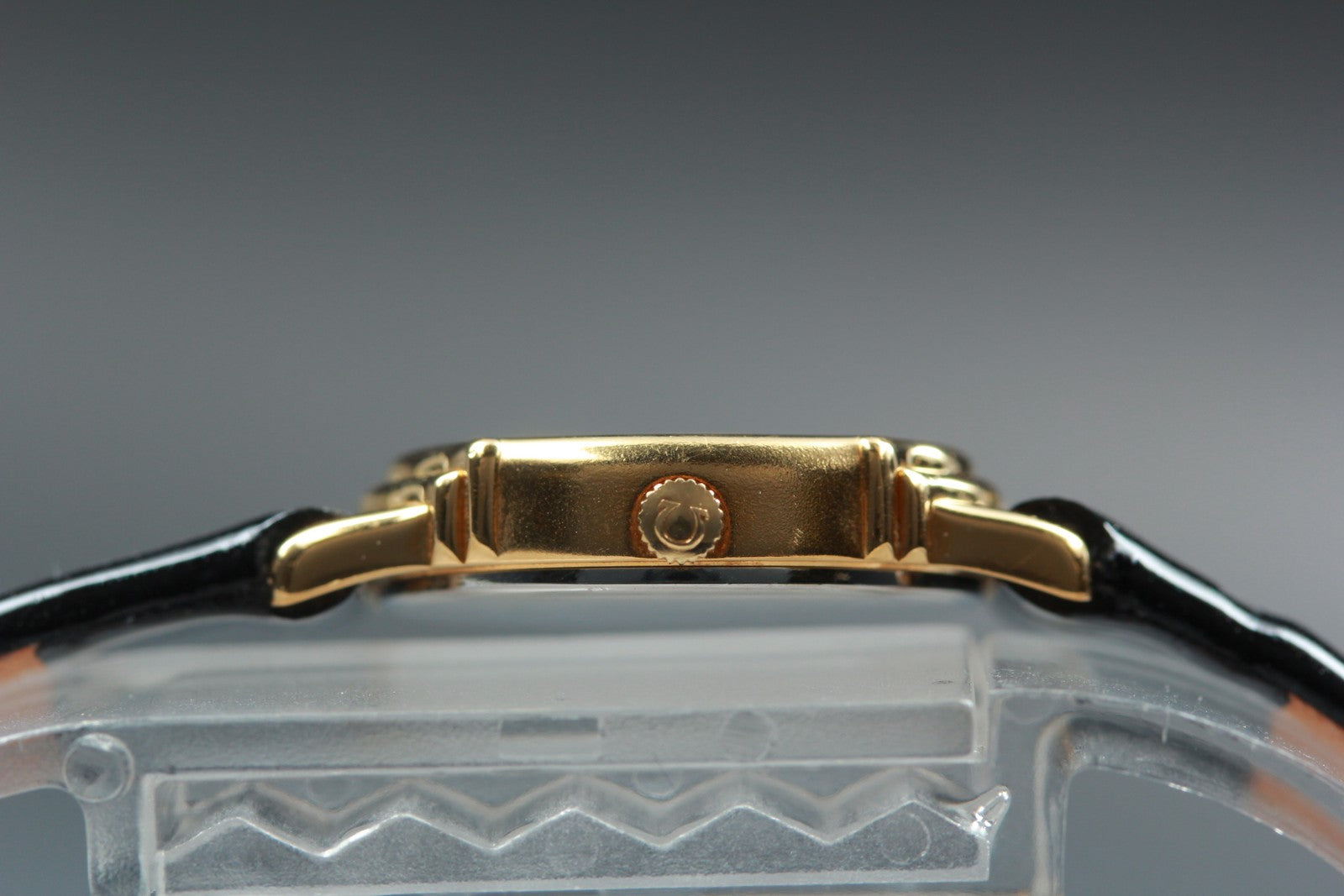1987 OMEGA De Ville 19 mm 591.0339 Quartz Gold Dial Women's Watch Vintage Exc+5