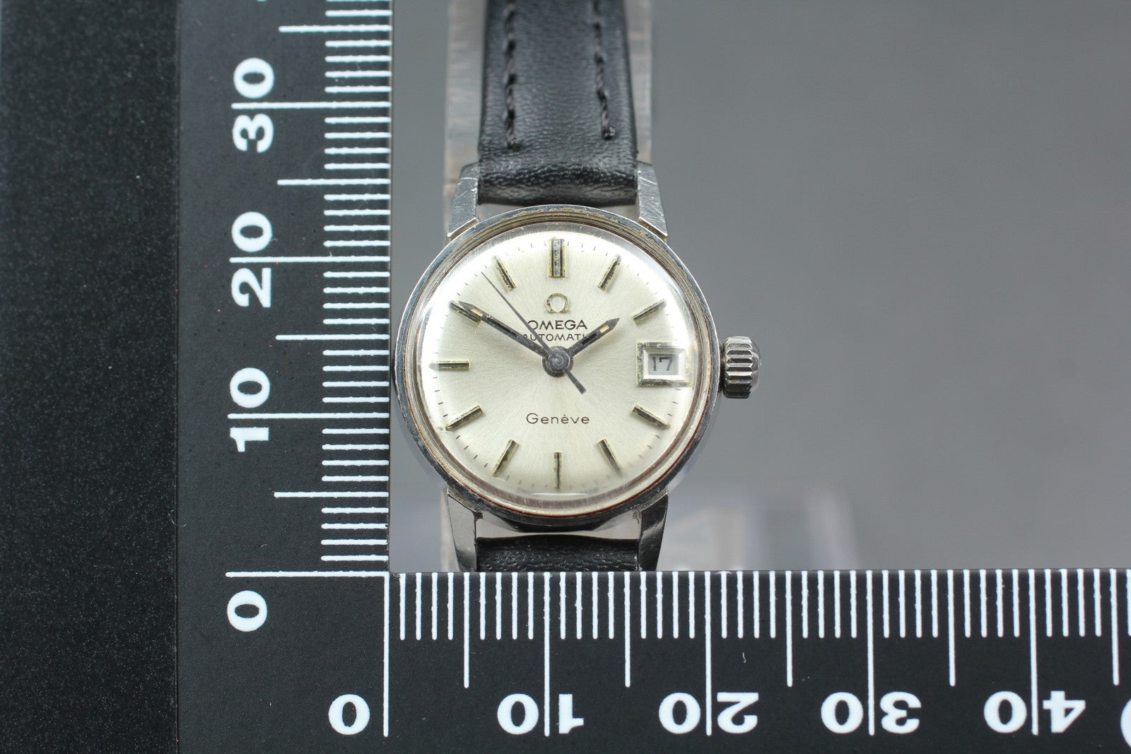 1970 Near MINT OMEGA Geneve 21mm 566.002 Automatic Silver Dial Women's Vintage