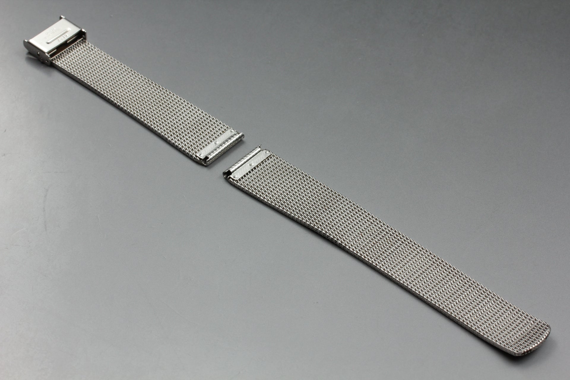 Near MINT OMEGA Milanese/Mesh Band 2039 18mm Stainless steel Silver Men Vintage