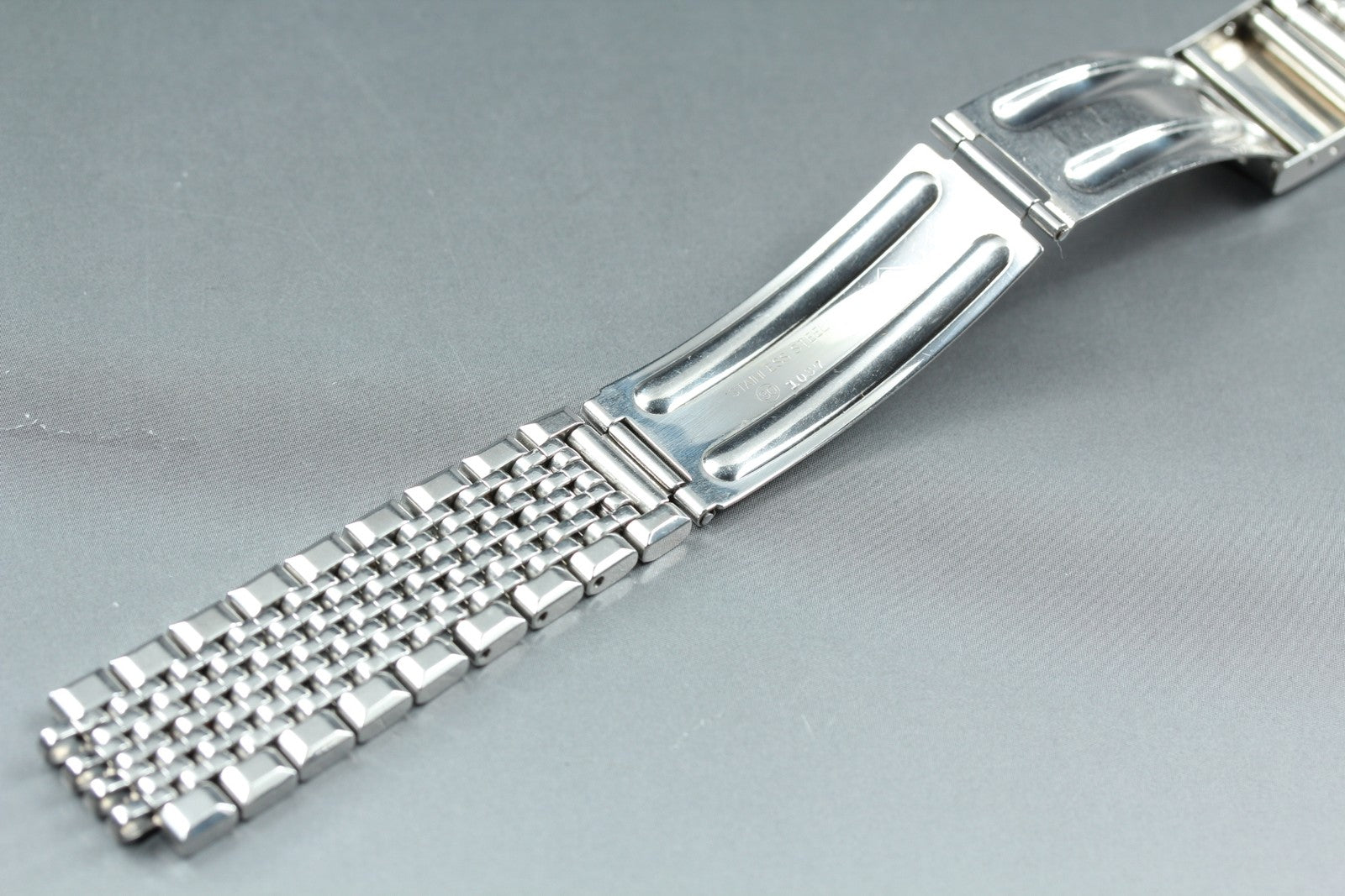 Near MINT OMEGA Beads of Rice Bracelet FF570/1037 18mm Silver Men's Vintage