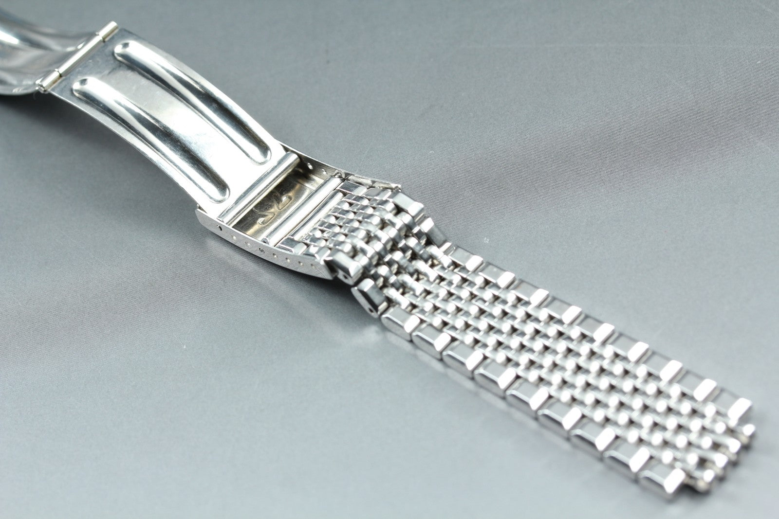 Near MINT OMEGA Beads of Rice Bracelet FF570/1037 18mm Silver Men's Vintage