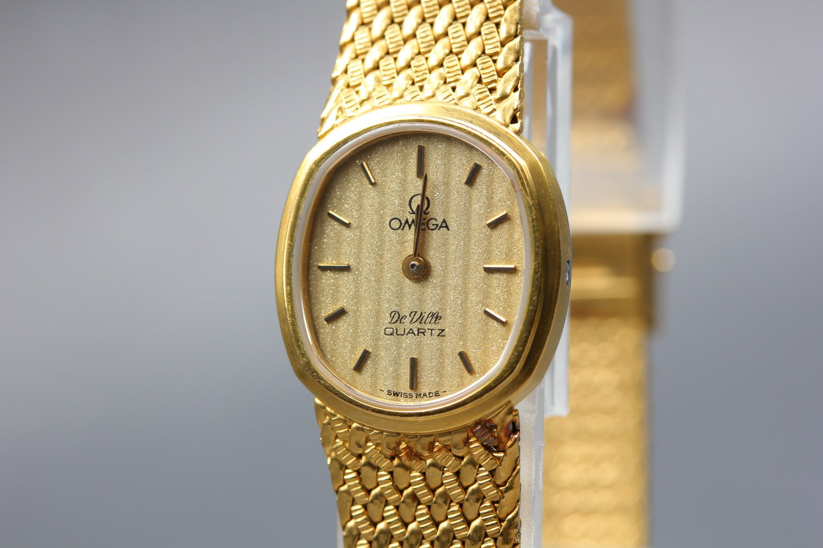 1981 Near MINT OMEGA De Ville 20mm 591.156 Quartz Gold Dial Women's Vintage