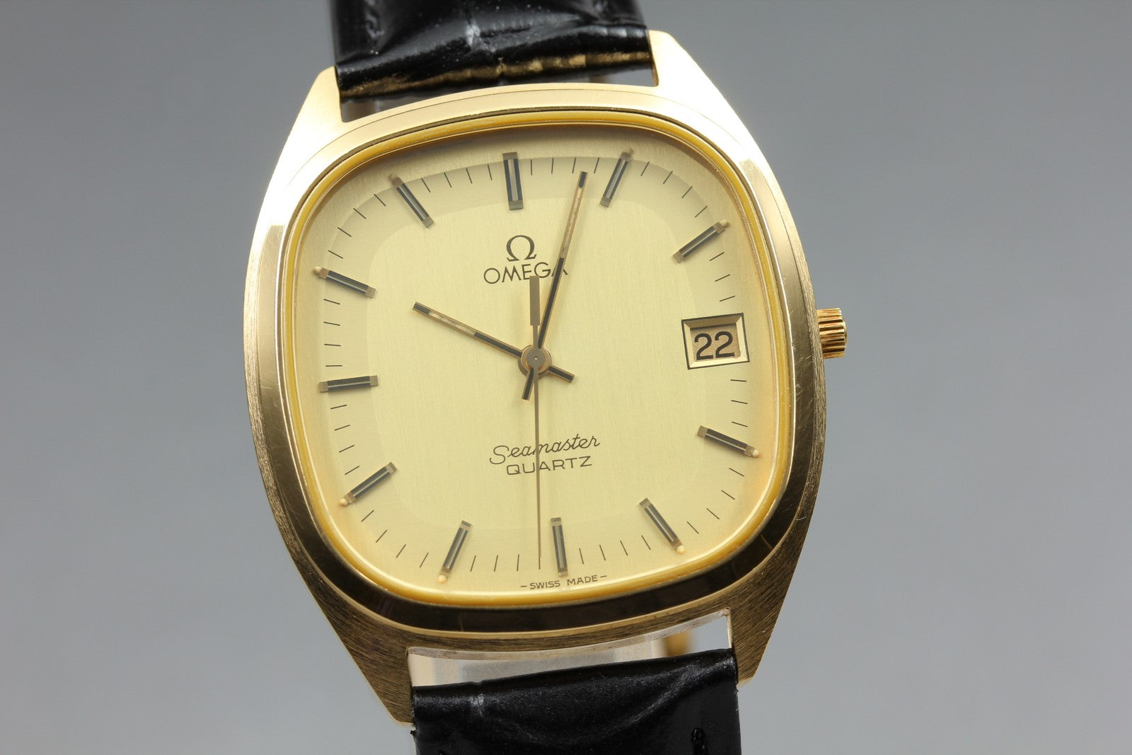 1981 MINT OMEGA Seamaster 34mm 196.0218 Quartz Gold Dial Men's Watch Vintage