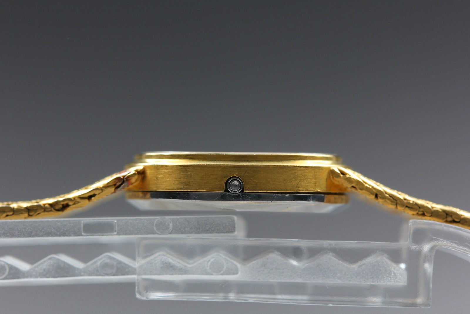 1981 Near MINT OMEGA De Ville 20mm 591.156 Quartz Gold Dial Women's Vintage
