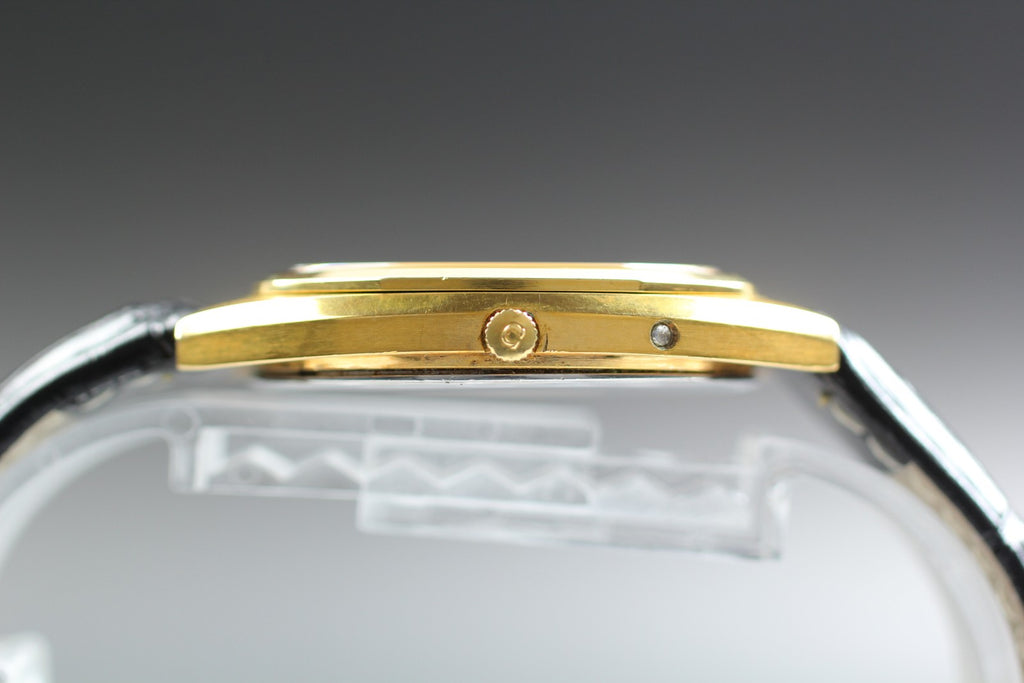 1980 Near MINT OMEGA De Ville 34mm 196.0144 Quartz Gold Dial Men's Watch Vintage