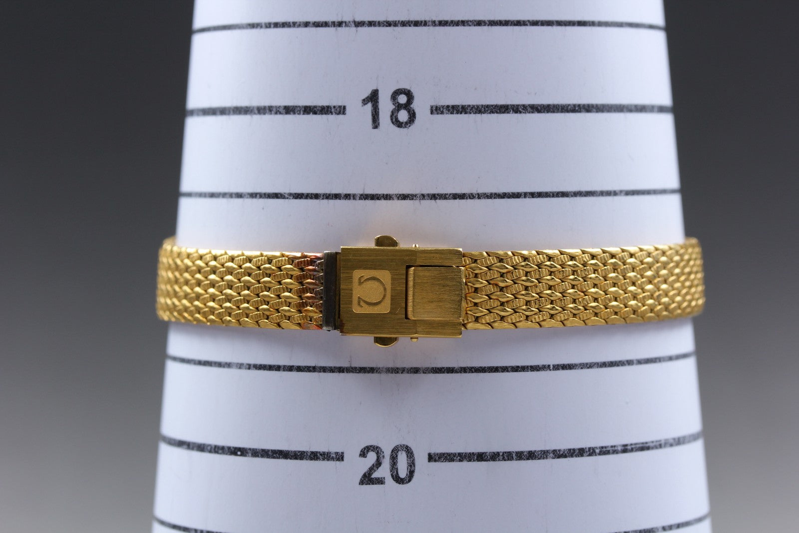 1981 Near MINT OMEGA De Ville 20mm 591.156 Quartz Gold Dial Women's Vintage
