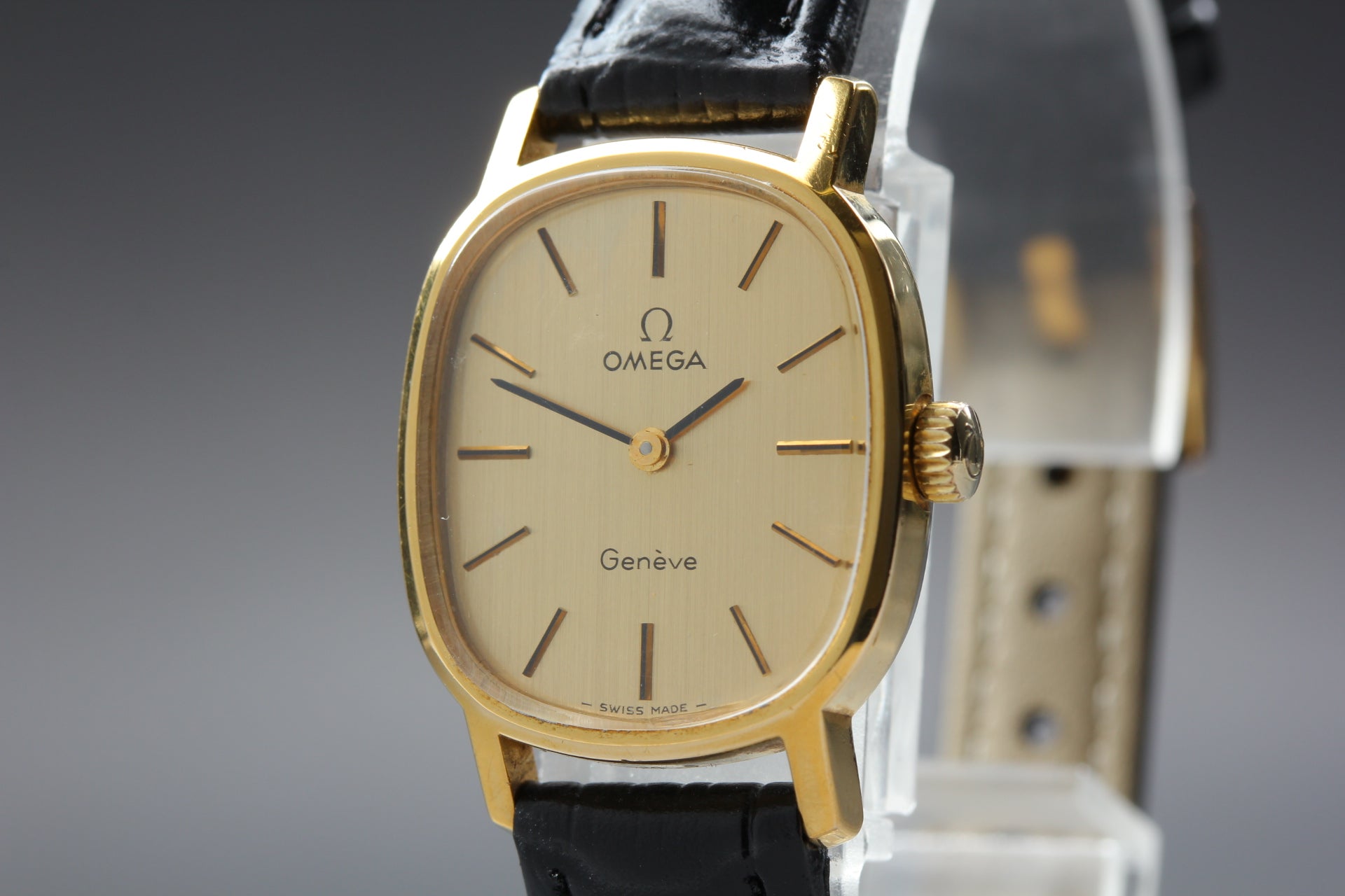1975 Near MINT OMEGA Geneve 21mm 511.0509 Manual Gold Dial Women's Watch Vintage