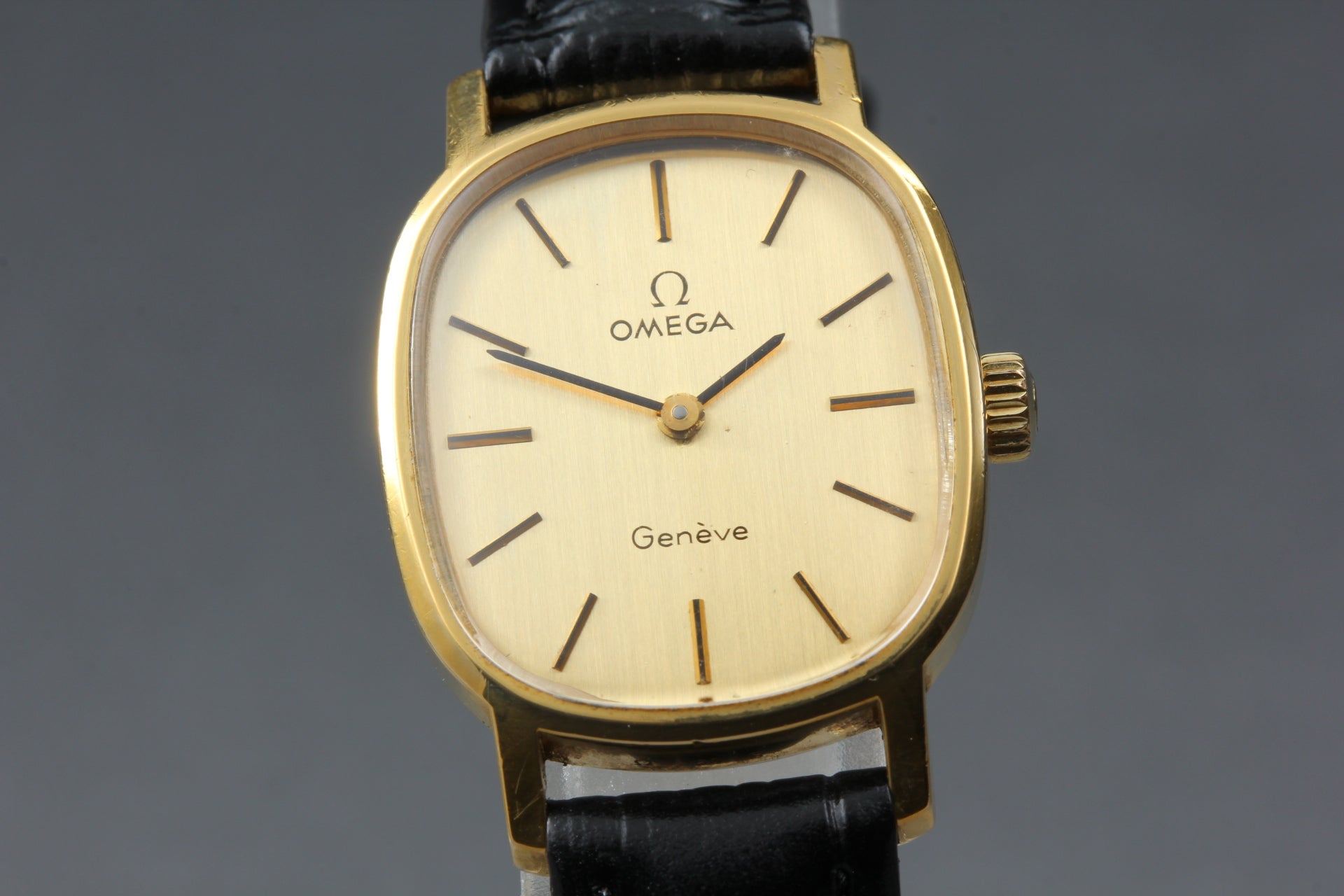 1975 Near MINT OMEGA Geneve 21mm 511.0509 Manual Gold Dial Women's Watch Vintage