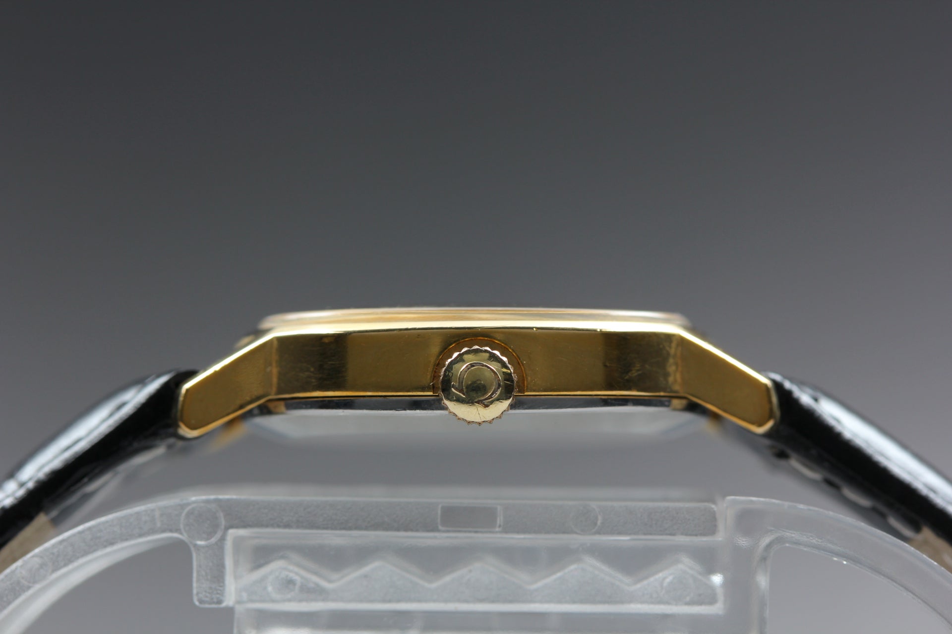 1975 Near MINT OMEGA Geneve 21mm 511.0509 Manual Gold Dial Women's Watch Vintage