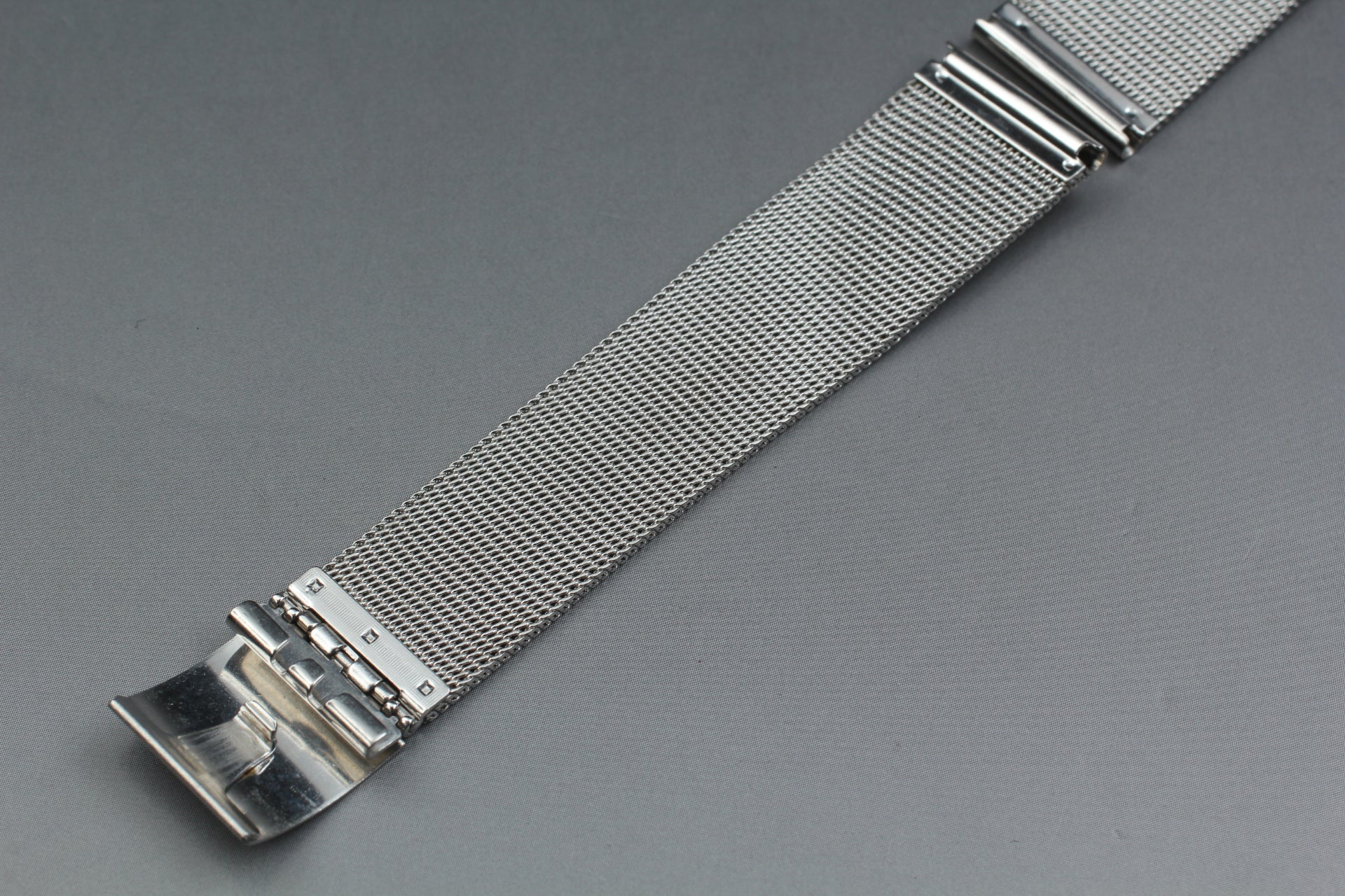 Near MINT OMEGA Milanese/Mesh Band 2057 18mm Stainless Bracelet Men's Vintage