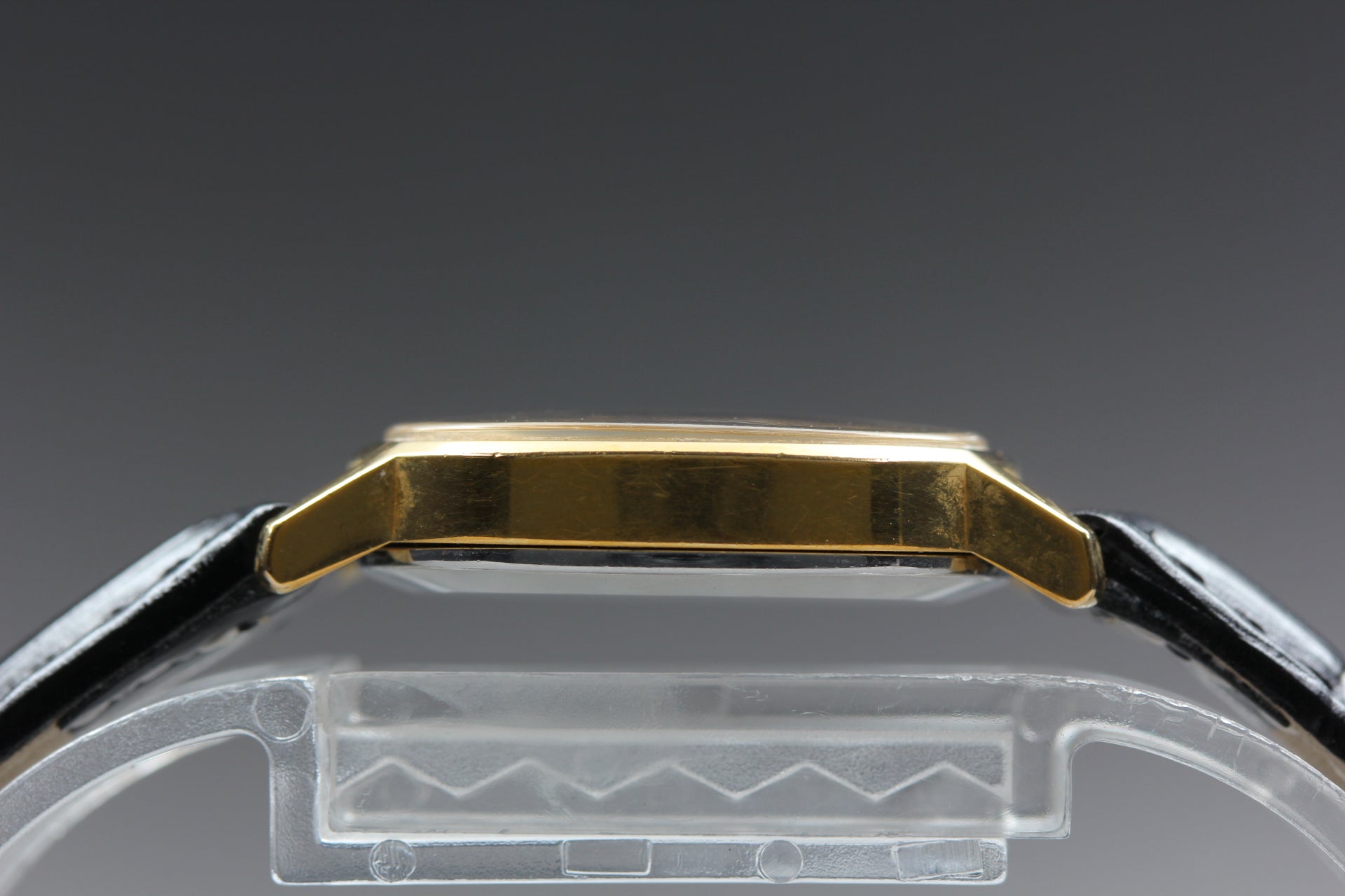 1975 Near MINT OMEGA Geneve 21mm 511.0509 Manual Gold Dial Women's Watch Vintage