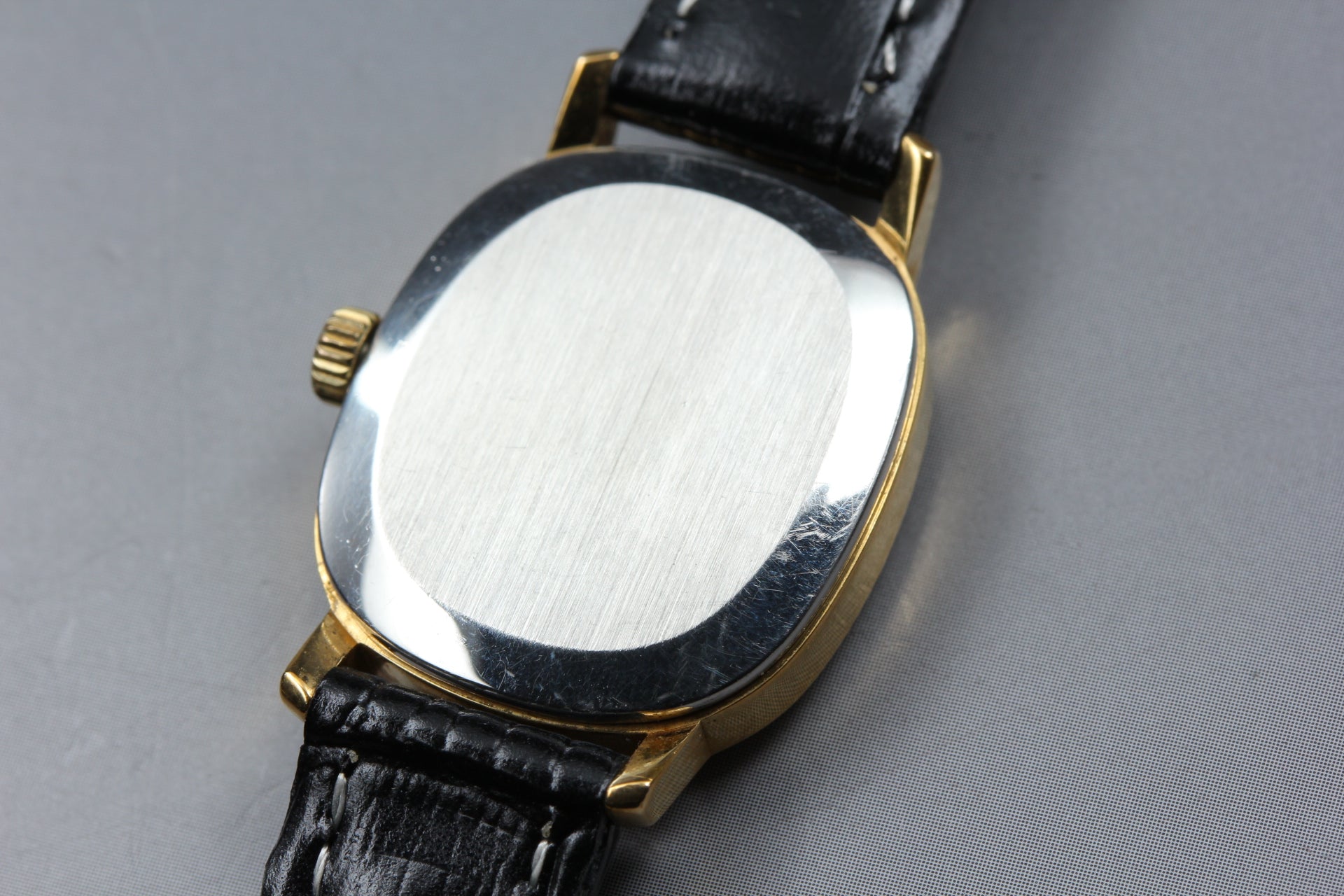 1975 Near MINT OMEGA Geneve 21mm 511.0509 Manual Gold Dial Women's Watch Vintage