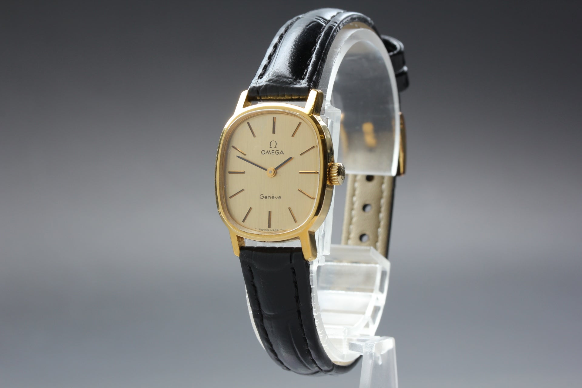 1975 Near MINT OMEGA Geneve 21mm 511.0509 Manual Gold Dial Women's Watch Vintage