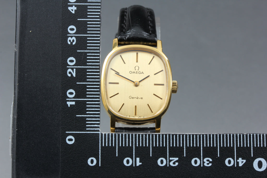1975 Near MINT OMEGA Geneve 21mm 511.0509 Manual Gold Dial Women's Watch Vintage
