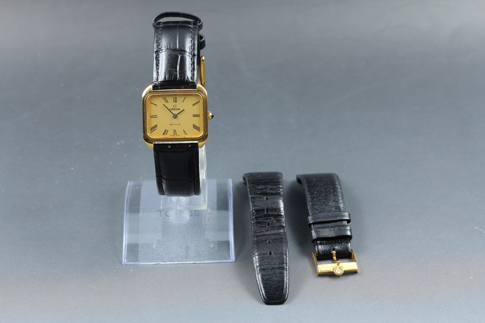 1978 Near MINT OMEGA De Ville 28mm 511.0504 Manual Gold Roman Dial Women Vintage