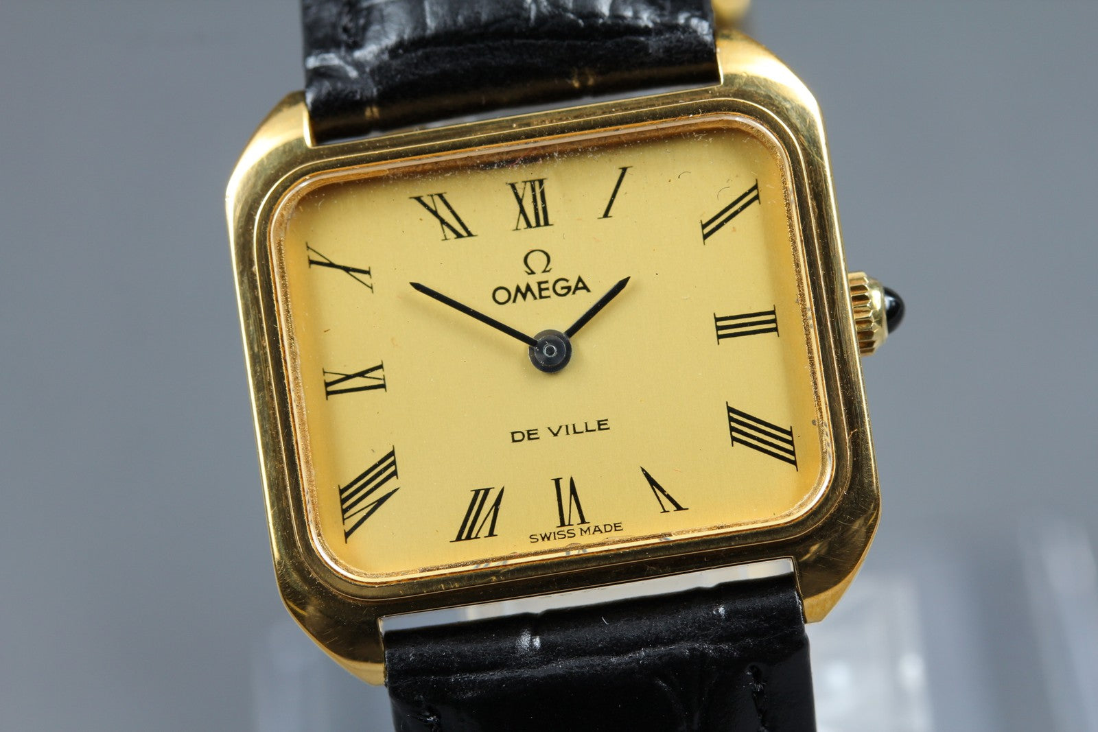 1978 Near MINT OMEGA De Ville 28mm 511.0504 Manual Gold Roman Dial Women Vintage