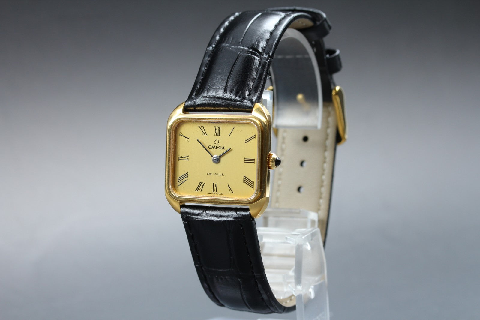 1978 Near MINT OMEGA De Ville 28mm 511.0504 Manual Gold Roman Dial Women Vintage