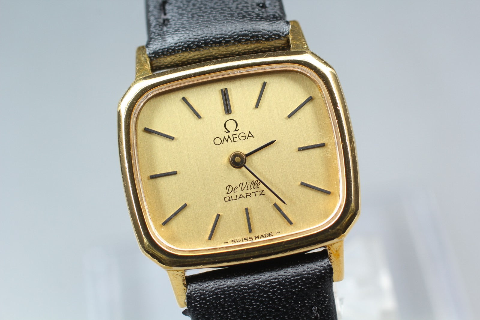 1978 Near MINT OMEGA De Ville 23mm 591.0049 Quartz Gold Dial Women's Vintage