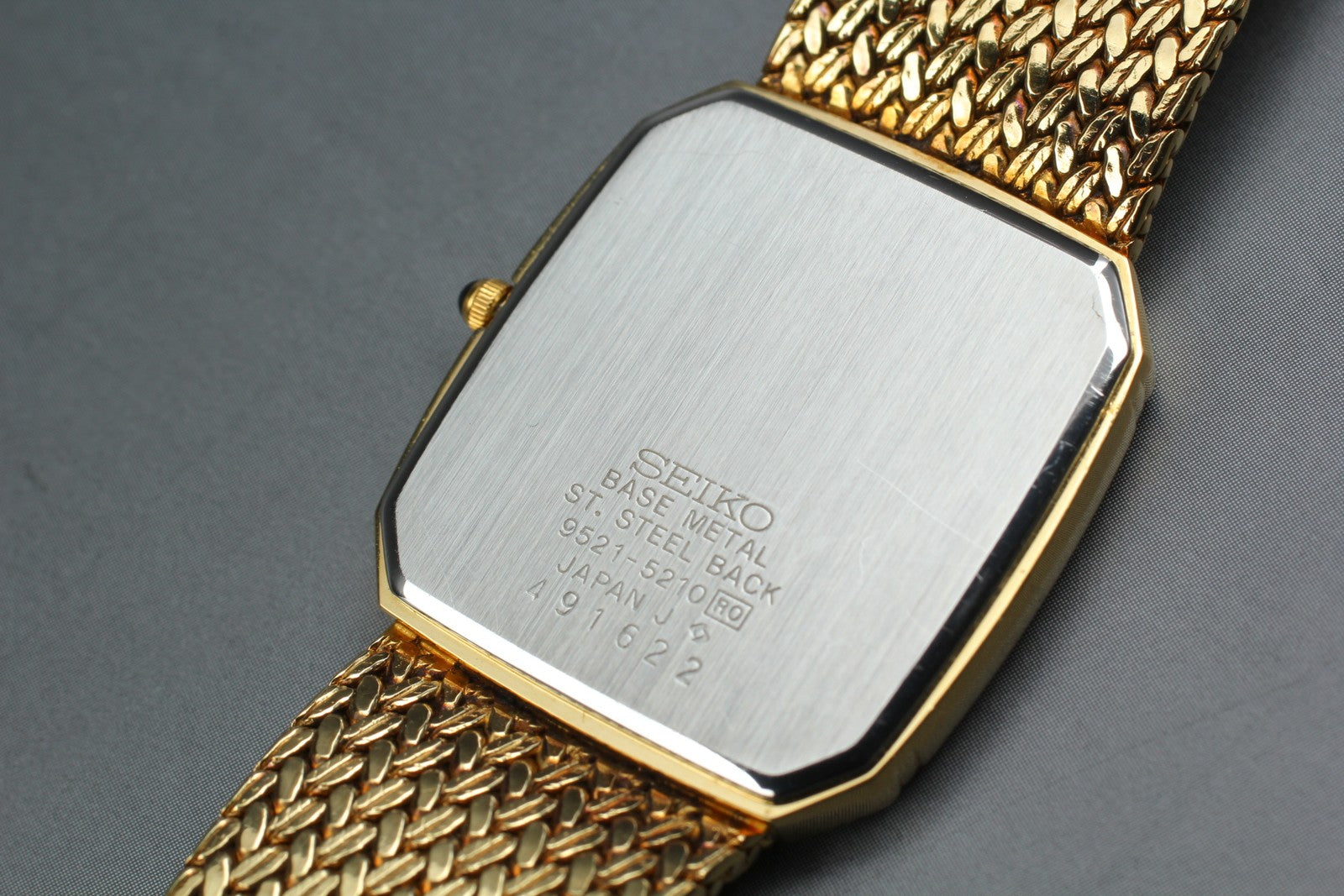 1984 Near MINT SEIKO Dolce 27mm 9521-5210 Quartz Gold 2P Diamond Men's Vintage