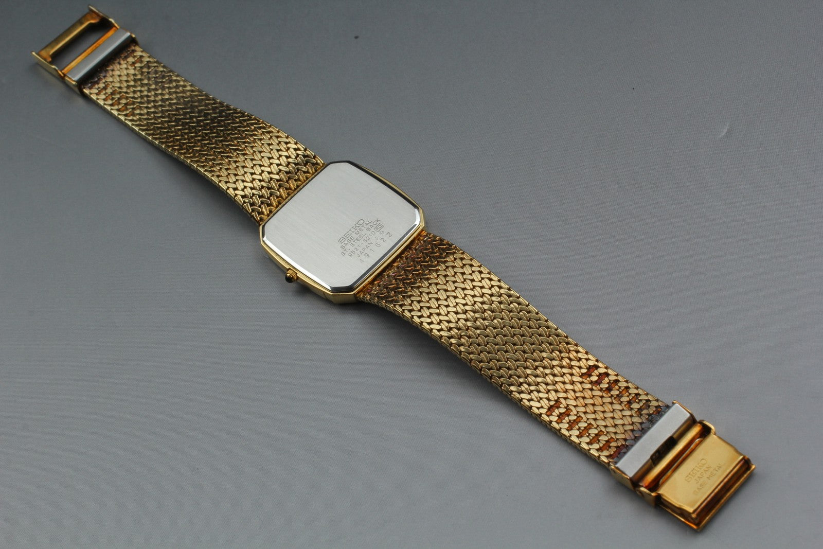 1984 Near MINT SEIKO Dolce 27mm 9521-5210 Quartz Gold 2P Diamond Men's Vintage