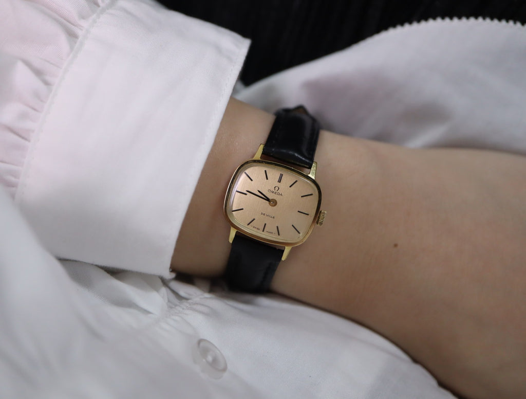 1978 Near MINT OMEGA De Ville 24mm 511.0413 Manual Gold Dial Women's Vintage