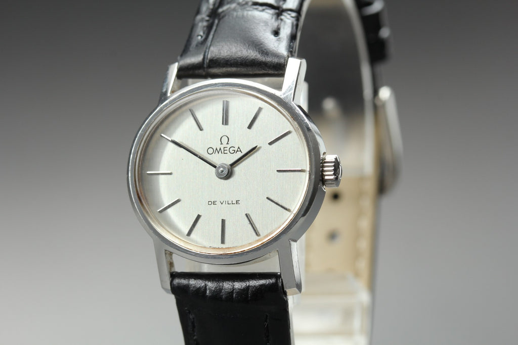 1977 Near MINT OMEGA De Ville 24mm 511.0508 Manual Silver Dial Women's Vintage