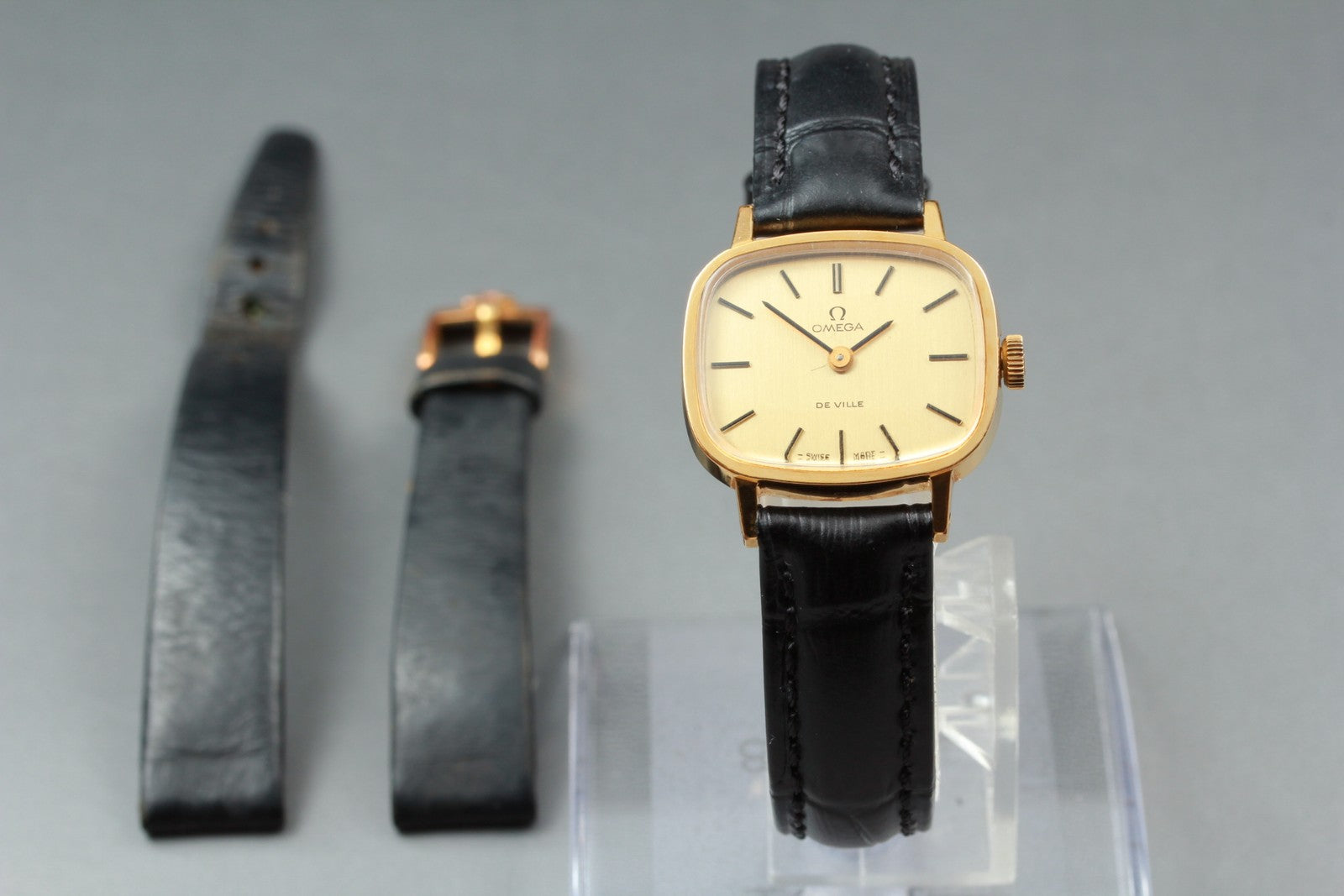 1978 Near MINT OMEGA De Ville 24mm 511.0413 Manual Gold Dial Women's Vintage