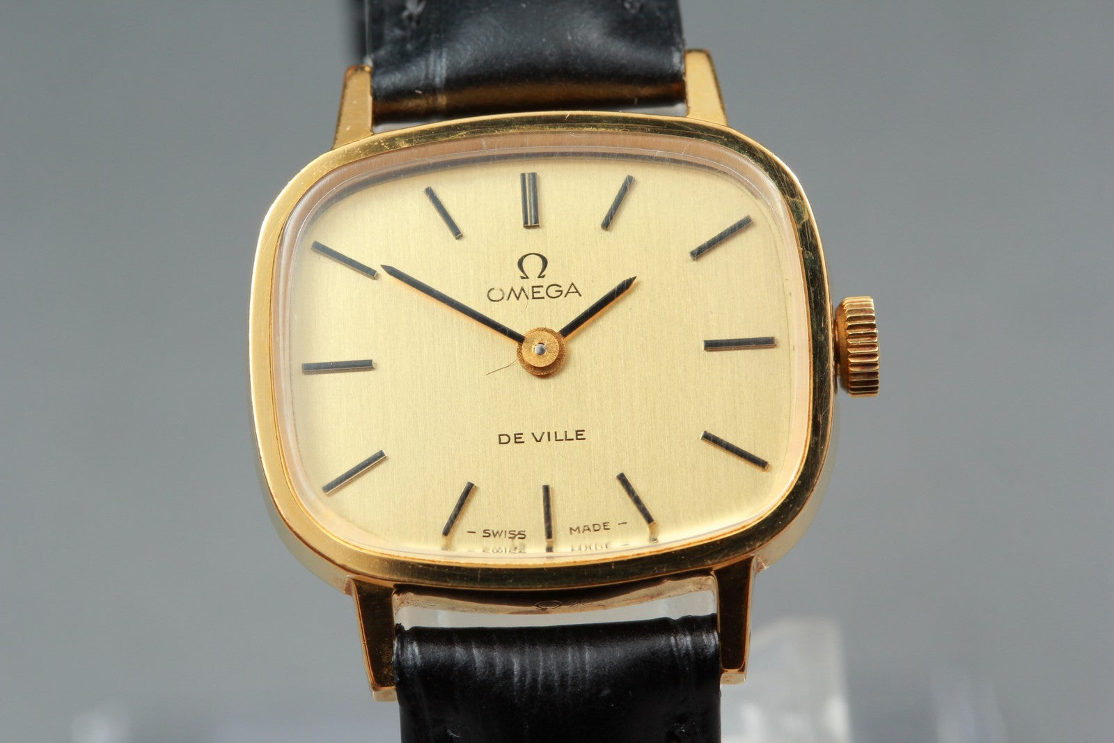 1978 Near MINT OMEGA De Ville 24mm 511.0413 Manual Gold Dial Women's Vintage