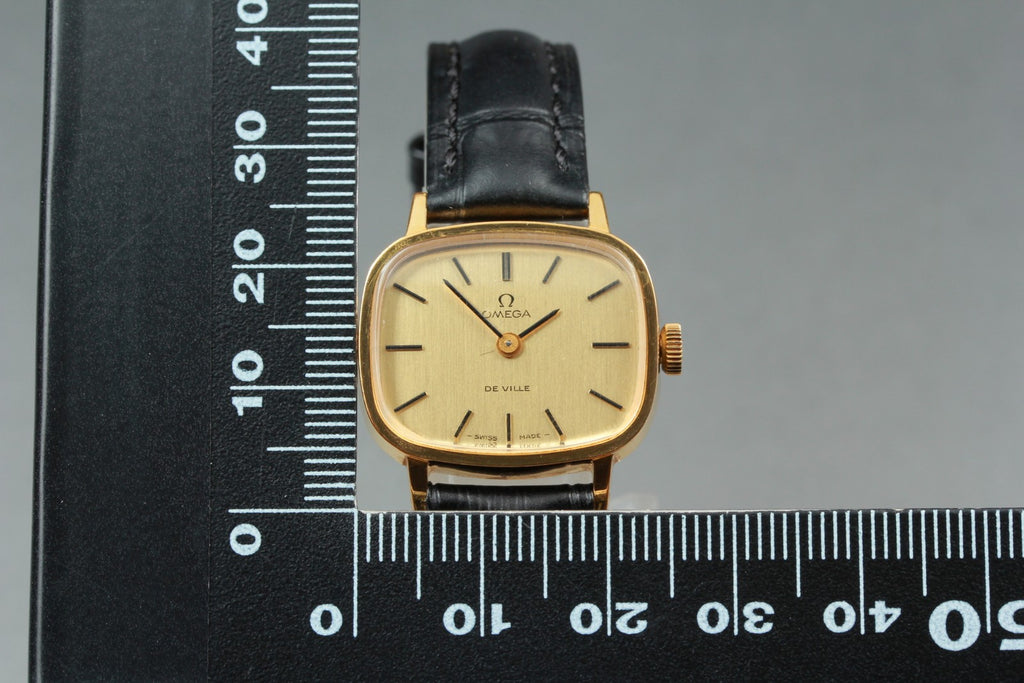 1978 Near MINT OMEGA De Ville 24mm 511.0413 Manual Gold Dial Women's Vintage