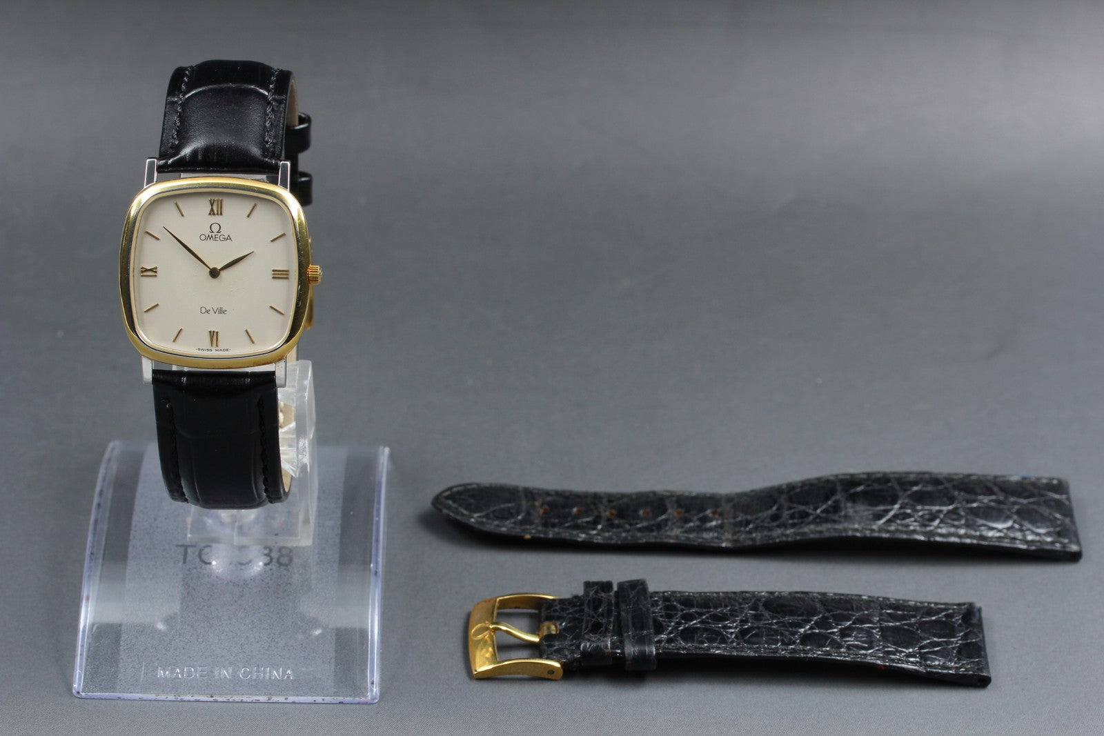 1996 Near MINT OMEGA De Ville 30mm 195.3378 Quartz Roman Dial Men's Vintage
