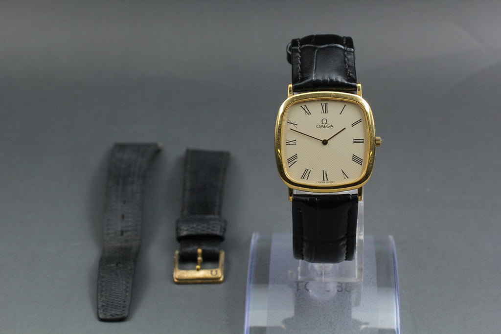 1988 Near MINT OMEGA De Ville 30mm 195.0077.2 Quartz Roman Dial Men's Vintage
