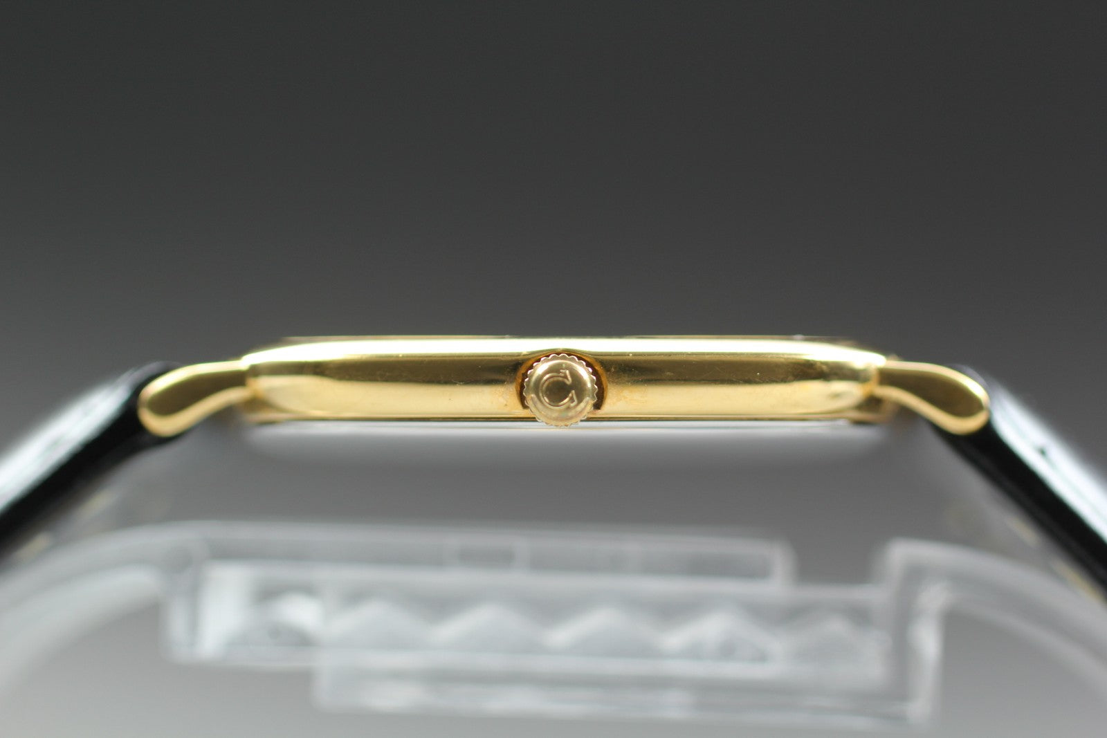 1988 Near MINT OMEGA De Ville 30mm 195.0077.2 Quartz Roman Dial Men's Vintage