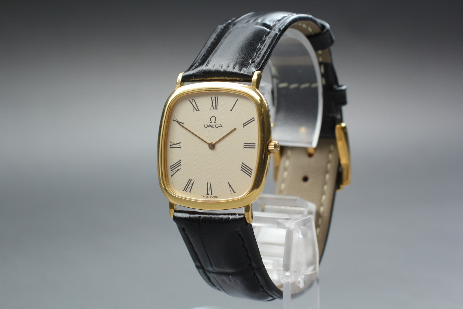1988 Near MINT OMEGA De Ville 30mm 195.0077.2 Quartz Roman Dial Men's Vintage