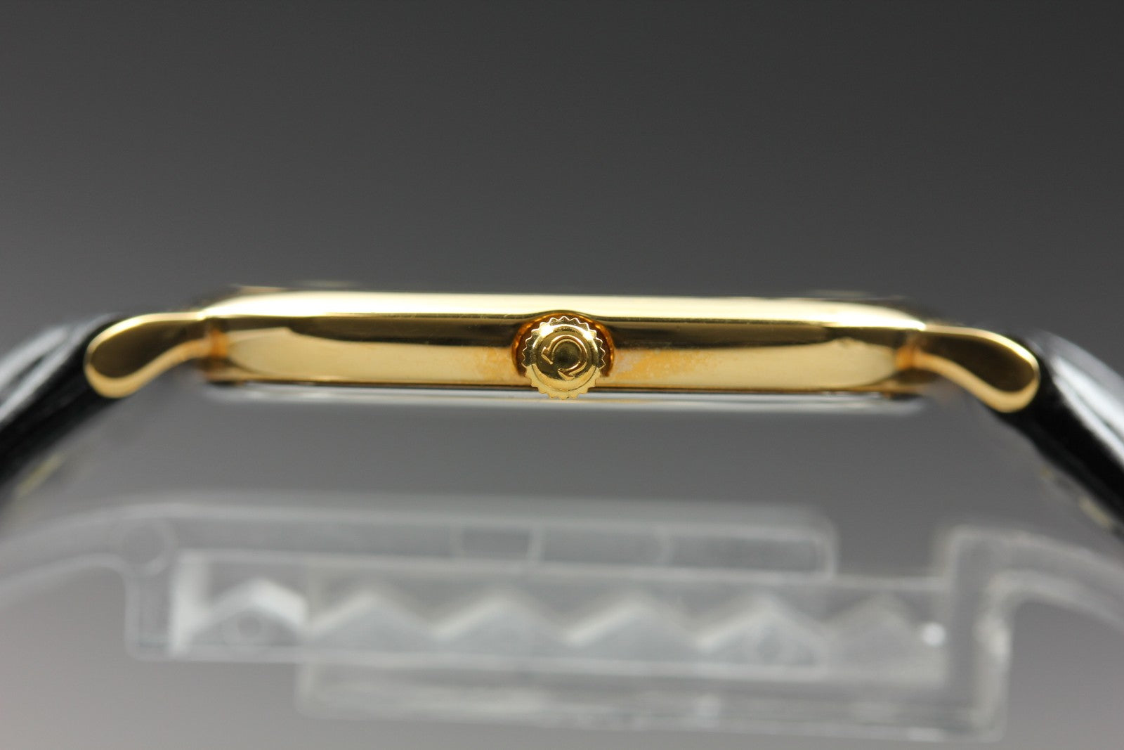 1989 Near MINT OMEGA De Ville 30mm 195.0077.2 Quartz Gold Dial Men's Vintage