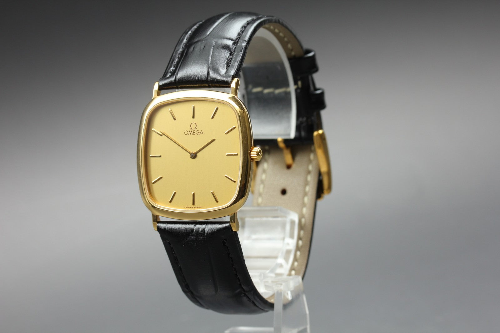 1989 Near MINT OMEGA De Ville 30mm 195.0077.2 Quartz Gold Dial Men's Vintage