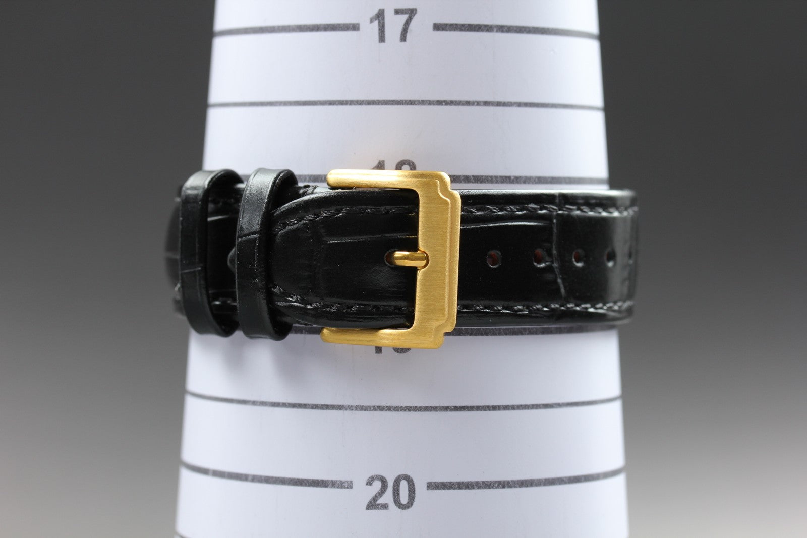 1989 Near MINT OMEGA De Ville 30mm 195.0077.2 Quartz Gold Dial Men's Vintage