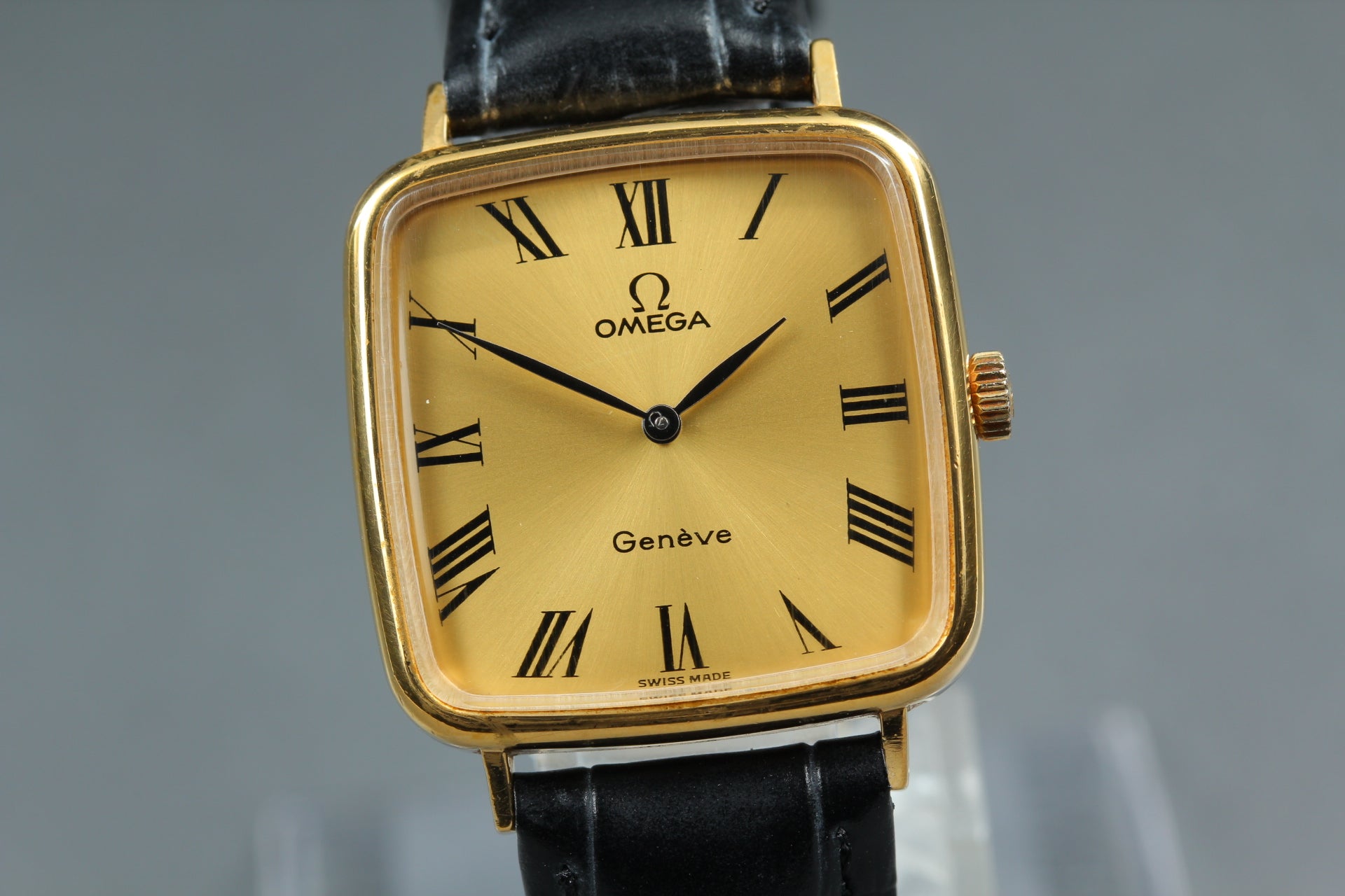1974 Near MINT OMEGA Geneve 27mm 511.0415 Manual Gold Roman Dial Women's Vintage