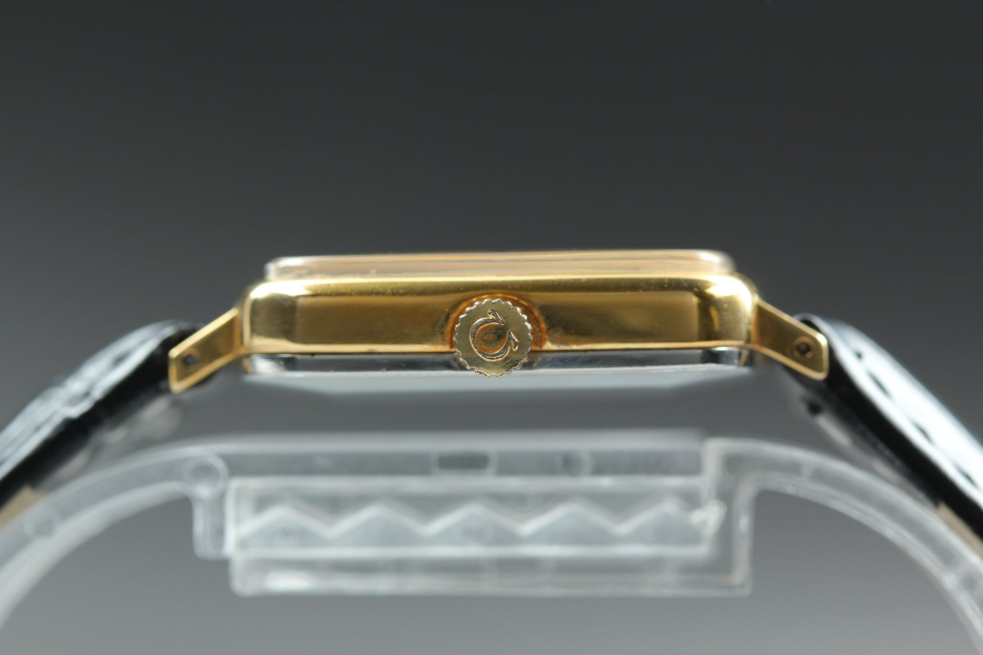 1974 Near MINT OMEGA Geneve 27mm 511.0415 Manual Gold Roman Dial Women's Vintage