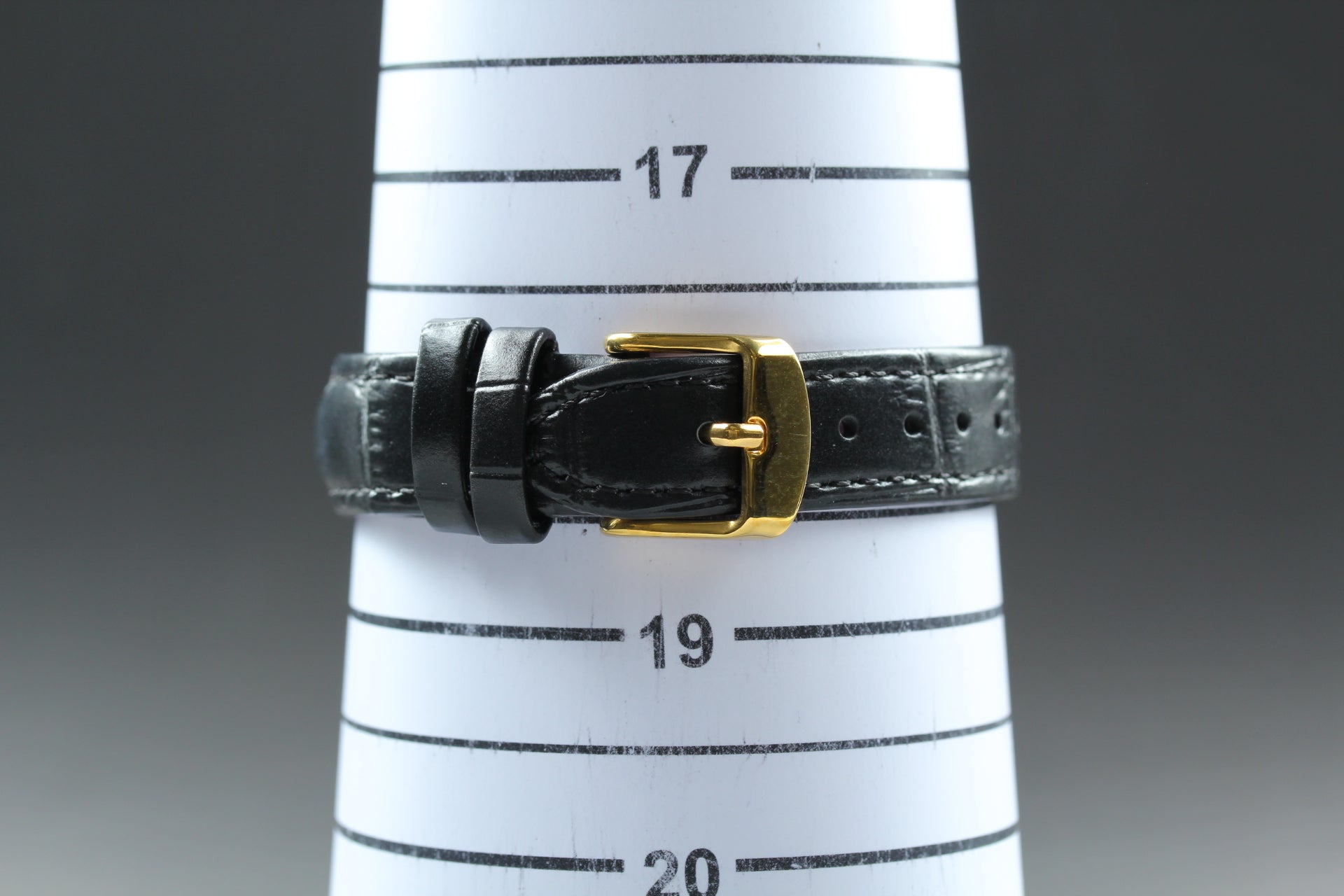 1974 Near MINT OMEGA Geneve 27mm 511.0415 Manual Gold Roman Dial Women's Vintage