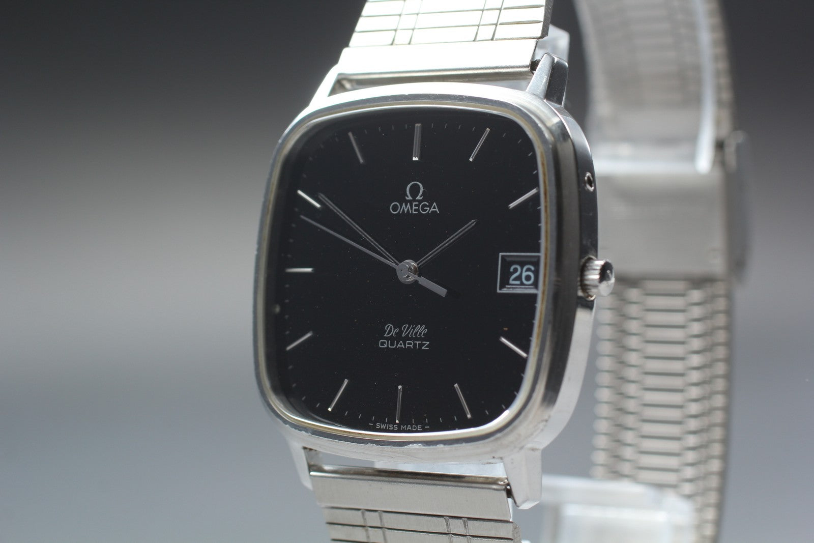 1979 Near MINT OMEGA De Ville 33mm 192.0042 Quartz Black Dial Men's Vintage