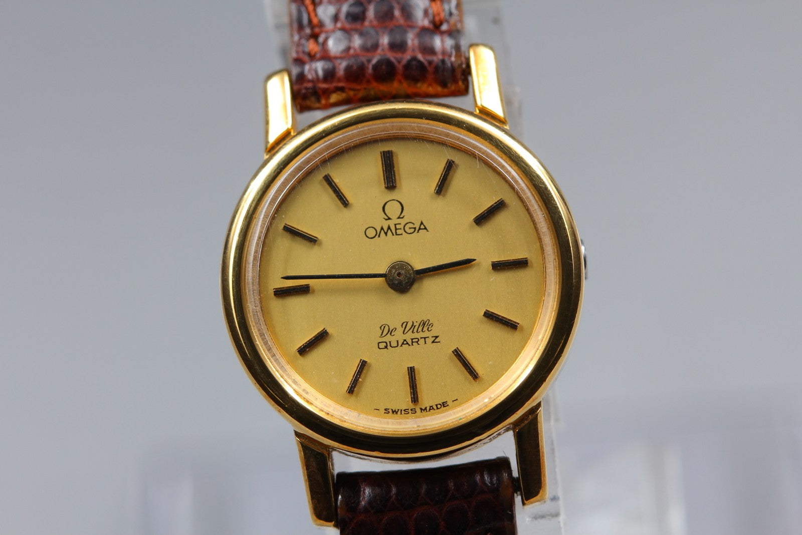 1980 Near MINT/Box Paper OMEGA De Ville 20mm 591.0011 Quartz Gold Women Vintage