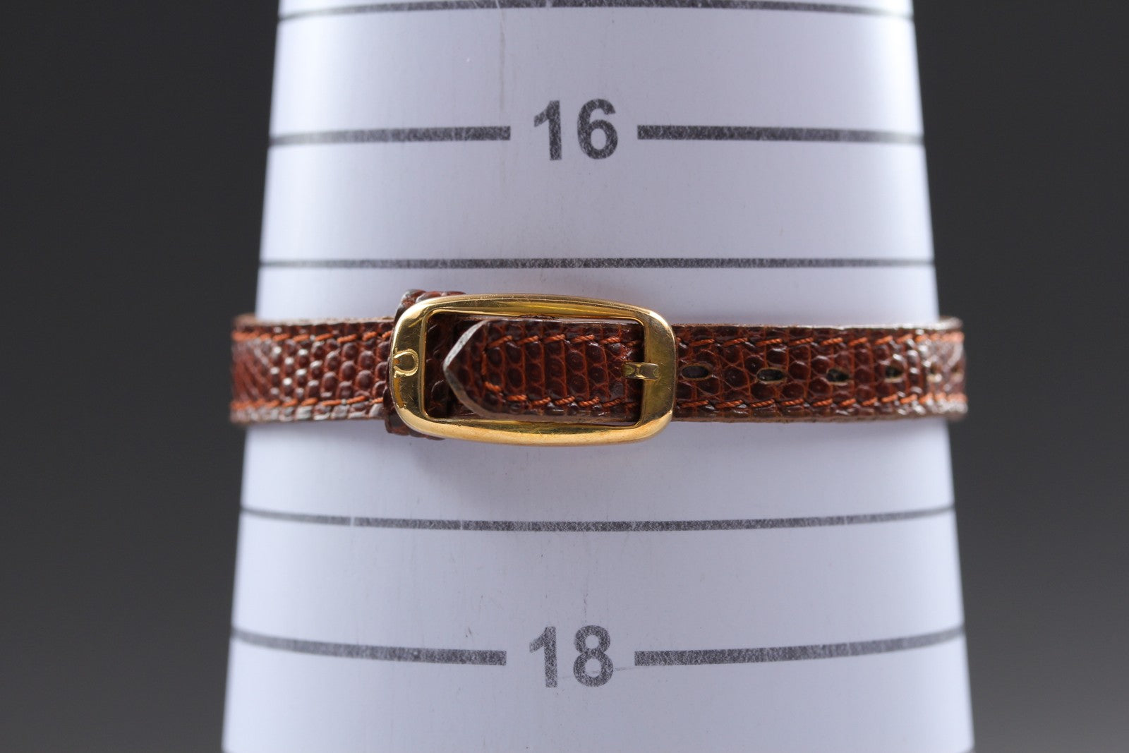 1980 Near MINT/Box Paper OMEGA De Ville 20mm 591.0011 Quartz Gold Women Vintage