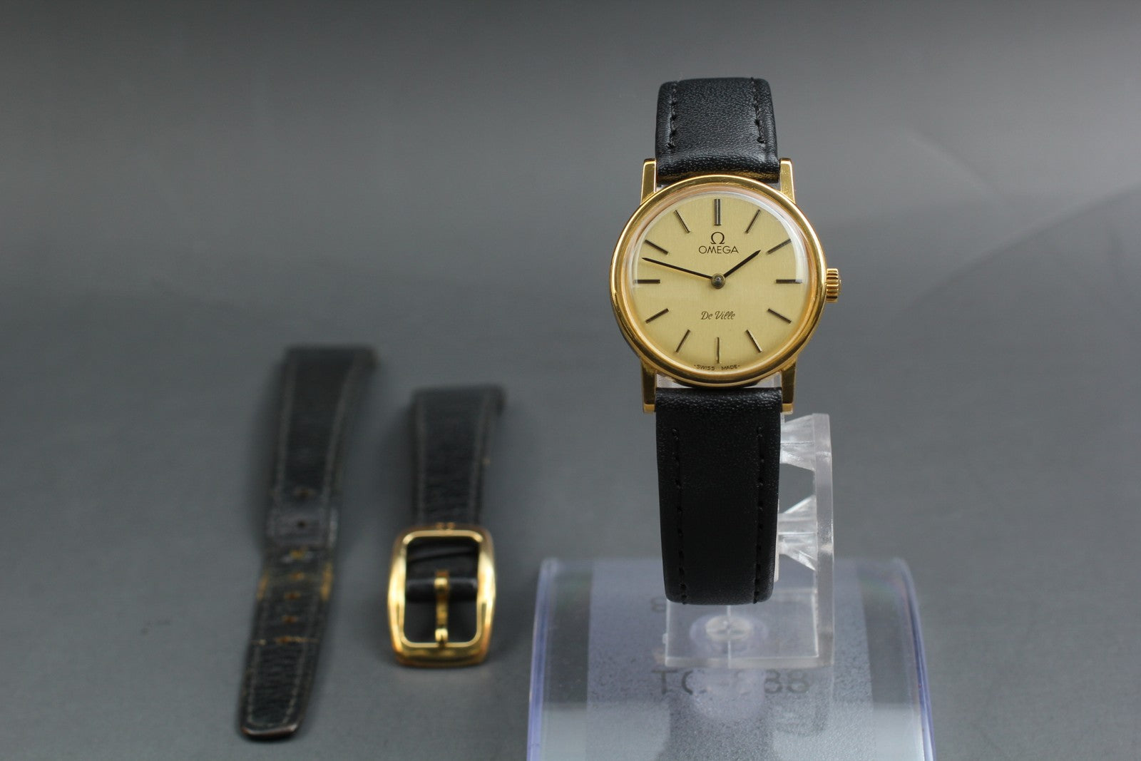 1979 Near MINT OMEGA De Ville 25mm 511.0532 Manual Gold Dial Women's Vintage